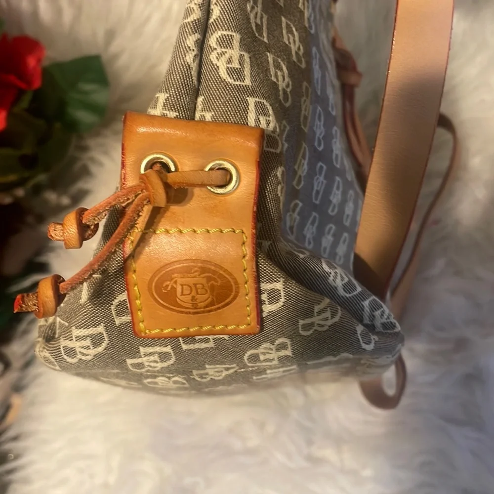 DOONEY & BOURKE Signature Bag